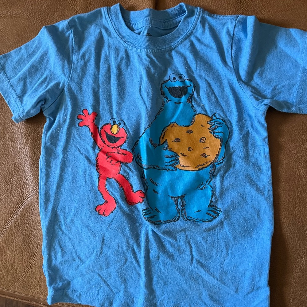 Elmo shirt never worn 4t